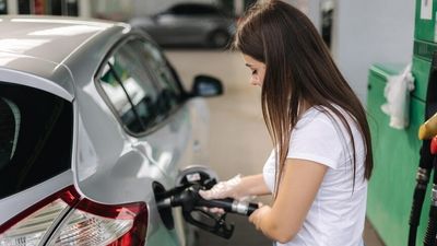 Motorists could have saved $5.9bn on fuel if efficiency standards were introduced in 2015, The Australia Institute report finds