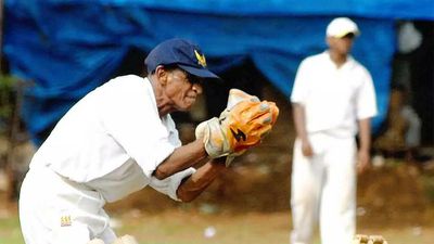 Ex-Mumbai 'keeper Sharad Hazare passes away