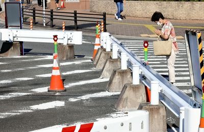 Mourners visit site of Abe's death 1 month after slaying