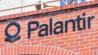 Palantir Stock Tumbles On Earnings Miss, Weak Revenue Outlook