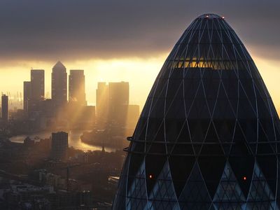 Bankers get inflation-busting pay rises while low-income workers see earnings collapse