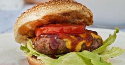 Testing burger patties from Asda, Iceland and Marks and Spencer