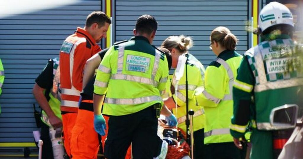 Thornton Heath fire Mum cries in street as home…