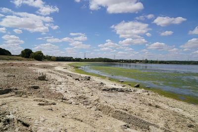 Much of UK to see heatwave conditions as hot and dry weather continues