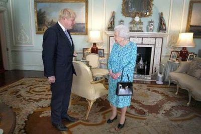 Queen to interrupt holiday to say farewell to Boris Johnson