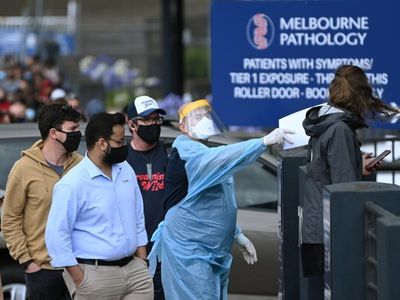 Free masks at Victorian COVID test sites