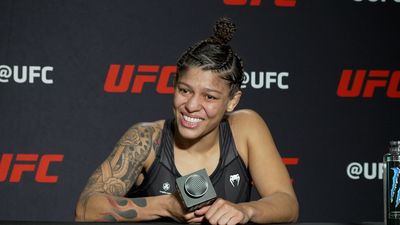Mayra Bueno Silva says Stephanie Egger tapped leg at UFC on ESPN 40: ‘God sees everything’