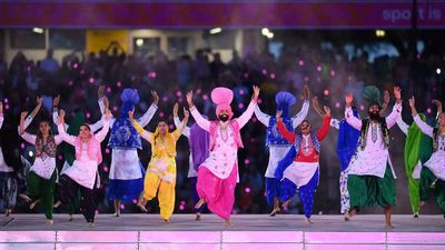 Musical evening with Bhangra and power-packed performance from ‘Apache Indian' marked the closing ceremony of Commonwealth Games