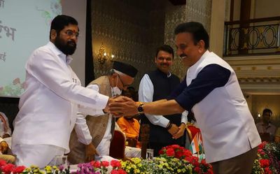 18 Ministers take oath in Maharashtra