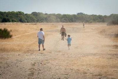 Heat warning to begin across England as London expected to see 35C temperatures