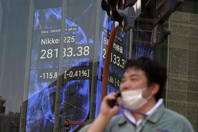 Asian shares mostly decline on global technology downturn