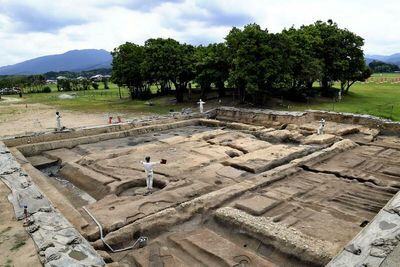Foundation of antechamber found in palace ruins in Japan
