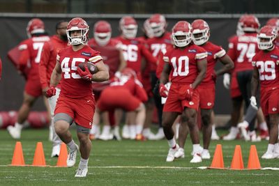 Mike Burton has helped Chiefs rookie RB Isiah Pacheco acclimate to the NFL