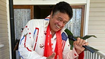Outback town Dirranbandi draws in visitors with Elvis-themed wedding vow renewals