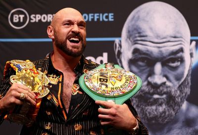 Tyson Fury announces comeback from retirement, wants trilogy fight vs. Derek Chisora