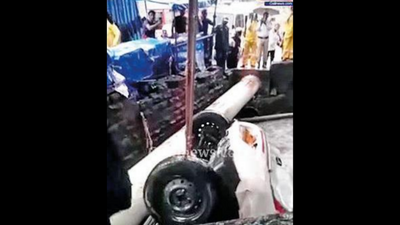 Mumbai: BPO cab sinks in Andheri nullah, close shave for five