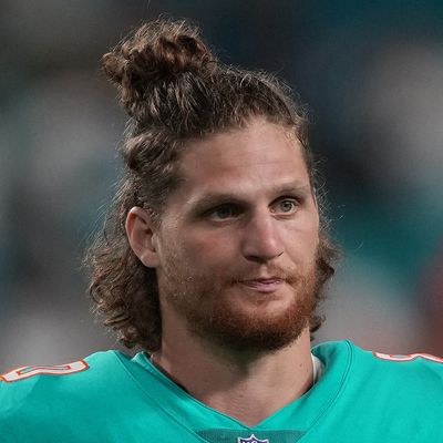 The Texans really just traded for Adam Shaheen and NFL fans all made the same ‘desperate’ jokes