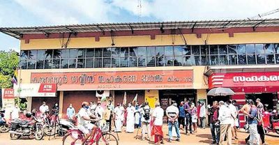 Kerala: ED raid at houses of Karuvannur bank fraud accused