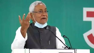 Nitish Kumar speaks to Lalu Prasad