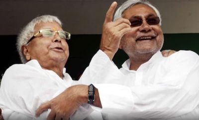 Bihar Politics: Nitish Kumar speaks to Lalu Prasad Yadav
