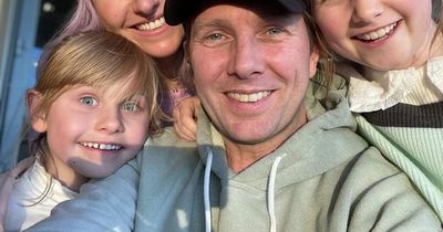 Girl gives tearful speech about love for dad because he broke his wrist