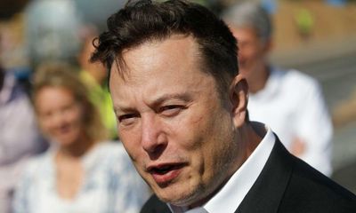 Elon Musk sells Tesla shares worth $6.9bn as Twitter trial looms