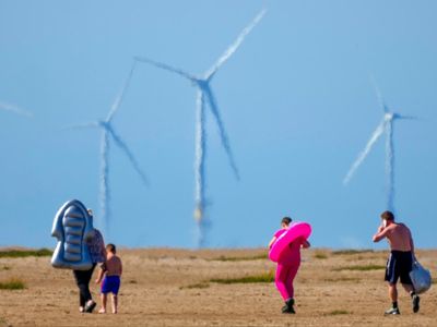 Temperatures climb as parts of UK grapple with impacts of hot, dry summer