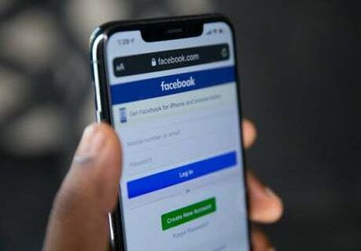 Facebook criticised for handing over private messages in teen abortion case