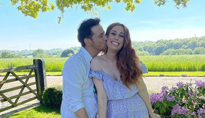 Stacey Solomon and Joe Swash sing along with Simply Red on ‘bucket list’ date night