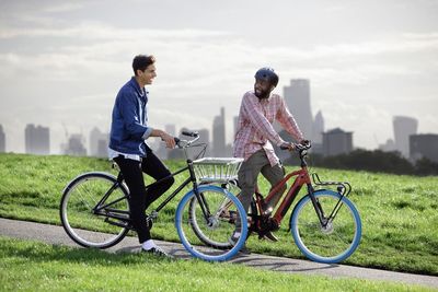 Bicycle company offers Londoners free bikes on tube strike days