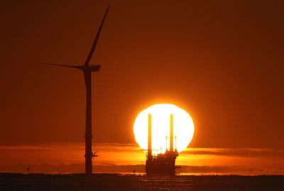 Energy boss adds to calls for Sunak, Truss and Johnson to come together on bills