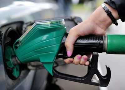 Supermarkets failing to pass on lower petrol price, RAC claims