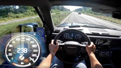 Land Rover Defender V8 Top Speed Run Sets Autobahn Ablaze