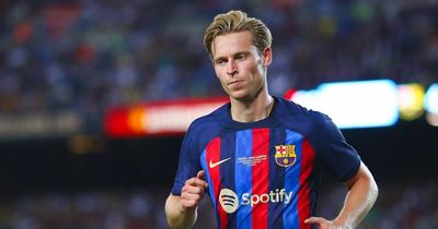 Manchester United get Frenkie de Jong boost as club told to hijack Chelsea offer
