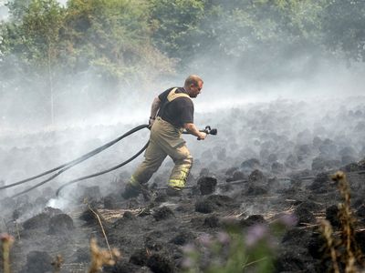 UK heatwave – live: Yorkshire Water hosepipe ban as drought ‘could last until 2023’