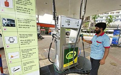 Oil Ministry to divert gas from industries after CNG, piped gas prices jump 70% in a year