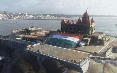 Army unit unfurls Tricolour at Kanyakumari