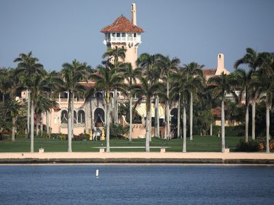 Judge who signed FBI Mar-a-Lago warrant tells DoJ to respond to request to unseal it