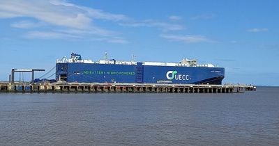 Green car carrier welcomed to Grimsby as vessels clean up alongside cargoes