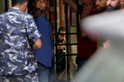 'Hero' Lebanon hostage-taker turns self in after bank drama