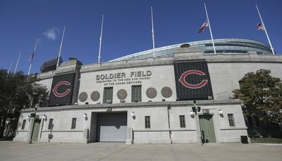 Bears radio broadcasts will leave WBBM after season; ESPN 1000, WCHI vying to land them