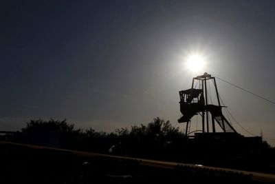 Initial dives in collapsed Mexican mine unsuccessful