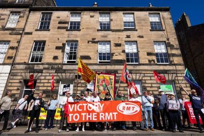 RMT take pay protest to Scottish Tory HQ and demand UK ministers 'keep out' of talks