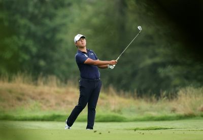 Late eagle lifts Kim to share of early Memphis lead