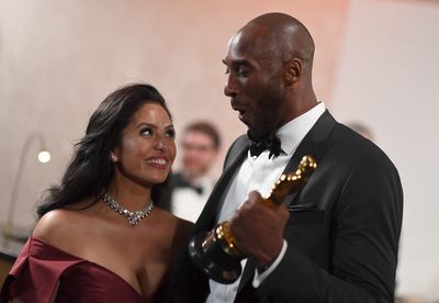 Kobe Bryant’s widow walks out of courtroom in tears during description of crash photos