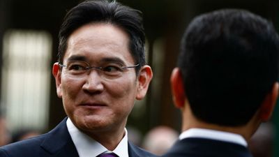 South Korea pardons Samsung boss to 'counter economic crisis'