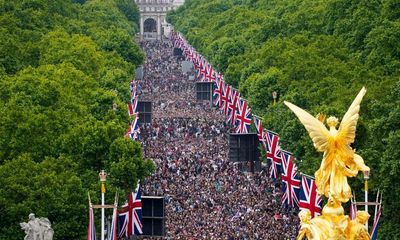 UK economy shrinks by 0.1% in second quarter as recession looms