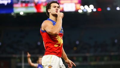 Brisbane hold on for 15-point win over St Kilda as Cam Rayner leads final-quarter charge