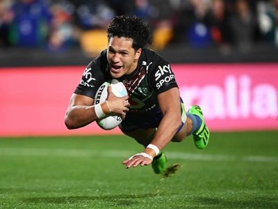 Johnson on song as Warriors beat Bulldogs