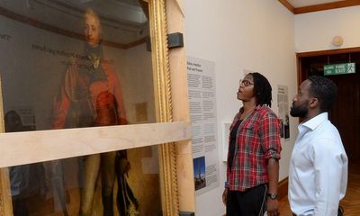 A tyrant gets boxed, men don tights and mermaids wiggle – the week in art